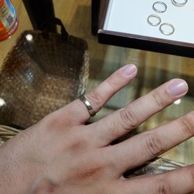 【杢目金屋(もくめがねや)の口コミ】 プラチナとスズが混ざって木目調になっている他にないデザインであった。…