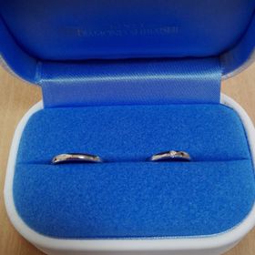 【銀座ダイヤモンドシライシの口コミ】 シンプルな結婚指輪を探していました。
また、ずっとつけていたかったので…