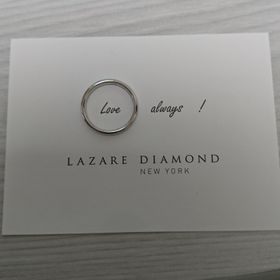 【ラザール ダイヤモンド(LAZARE DIAMOND)の口コミ】 ストレートアームで中央にラインが入ったデザインが気に入りました。男性…