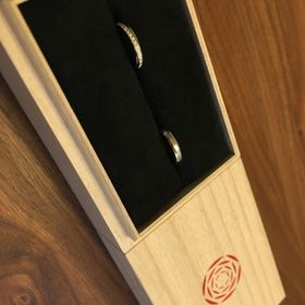 【出雲結(いずもゆい)の口コミ】 シンプルかつ重厚感のあるデザインだと思います。２人でカタログで見てい…