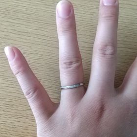 【銀座ダイヤモンドシライシの口コミ】 セットの男性用指輪のデザインも良く、私も旦那もデザインの好みだったの…