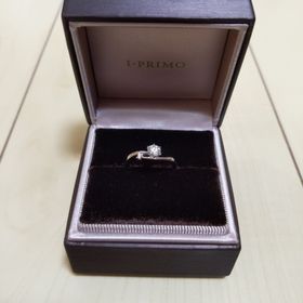 【アイプリモ(I-PRIMO)の口コミ】 シルバーリングの曲線の美しさが指のラインを綺麗に見せてくれる。2つのダ…