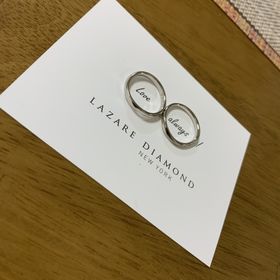 【ラザール ダイヤモンド(LAZARE DIAMOND)の口コミ】 デランシーは、指輪のつけ心地、デザインで決めました。
鍛造製法で、丈夫…