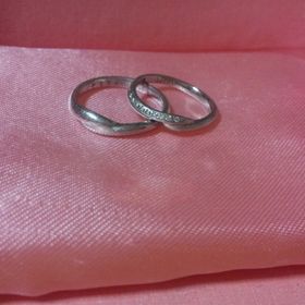 【VERITE(ベリテ)の口コミ】 シンプルで柔らかい、そして手を重ね合わせたようなデザインが気に入った…