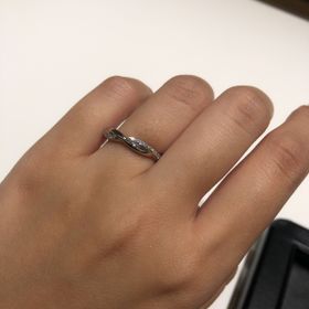【ラザール ダイヤモンド(LAZARE DIAMOND)の口コミ】 ツタが絡み合うようなデザインがとても可愛いリングでした。他のブランド…