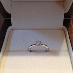 【Ponte Vecchio(ポンテヴェキオ)の口コミ】 あまり華美ではなく、会社などの普段使いもできる婚約指輪を探していまし…