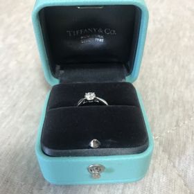 【ティファニー(Tiffany & Co.)の口コミ】 指が細いので、リング部分は細いものを選びました。石は大きさよりもグレ…