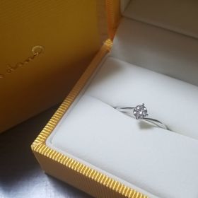 【ケイウノ ブライダル(K.UNO BRIDAL)の口コミ】 リングの内側にデザイナーさんにデザインしてもらったイニシャルを入れる…