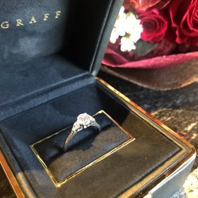 【グラフ(GRAFF)の口コミ】 GRAFFのプロミス、ペアシェイプのものを購入しました！決めて手は、両サイ…