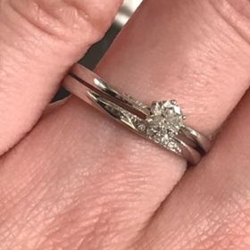 【俄(にわか)の口コミ】 セットリングを探しておりこちらのリングはセットでのバランスが良く、そ…