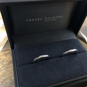 【ラザール ダイヤモンド(LAZARE DIAMOND)の口コミ】 ダイヤの爪が目立ちにくく、邪魔をしていないこと。
ダイヤの輝きがとても…