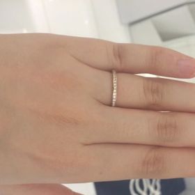 【ROYAL ASSCHER(ロイヤル・アッシャー)の口コミ】 細身のアームなのでシーンを限定せずに使える点が気に入りましたし、華や…