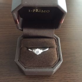 【アイプリモ(I-PRIMO)の口コミ】 今の主人がプロポーズで贈ってくれたものです。
一緒に店頭で購入していな…