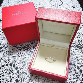 【TRECENTI(トレセンテ)の口コミ】 ドラマ「ミラーツインズ」で使用されており、お花の形をしたダイヤモンド…