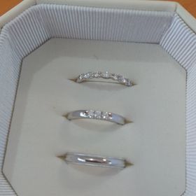 【4℃ BRIDAL(ヨンドシーブライダル)の口コミ】 大体欲しいデザインをイメージしてお店に行きました。
イメージに合うリン…