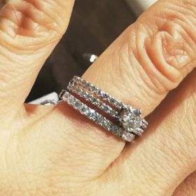 【CHARMY(チャーミー)の口コミ】 セットで着けた時の印象を重視してまずは婚約指輪から選んでいきました。…