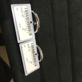 【TRECENTI(トレセンテ)の口コミ】 指輪を色々比較する材料もあり、比較しやすかったです。着け心地は自分達…