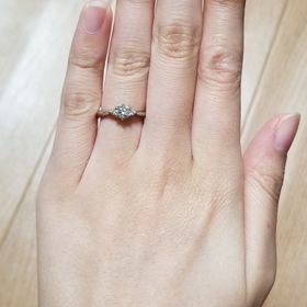 【アイプリモ(I-PRIMO)の口コミ】 ストレートタイプを探していて、その中でもメインのダイヤモンドの横にも2…