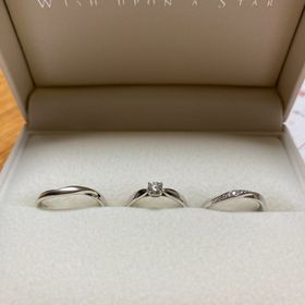 【festaria bijou SOPHIA(フェスタリア ビジュソフィア)の口コミ】 何よりもデザインがとても気に入りました。
ダイヤの流れる位置がとても綺…