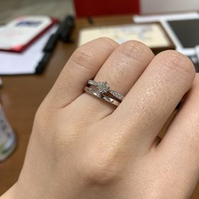 【TRECENTI(トレセンテ)の口コミ】 つけ心地が良くて、とても品のある素敵なリングでした。
真ん中に向かって…