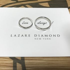 【ラザール ダイヤモンド(LAZARE DIAMOND)の口コミ】 ストレートの形で斜めにカッティングが入っている指輪を探していたところ…