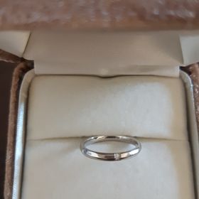 【GALA JEWELRY(ガラジュエリー)の口コミ】 プラチナの素材でダイヤモンドがはいってるものでシンプルなデザインを探…