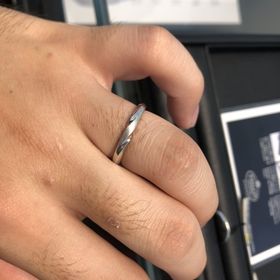 【エクセルコダイヤモンド(EXELCO DIAMOND)の口コミ】 ストレートながらも、ひねりのあるデザインなのでオシャレです。レディー…