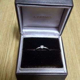 【アイプリモ(I-PRIMO)の口コミ】 指輪の真ん中と両端にダイヤがあり、それぞれのダイヤに意味が込められて…