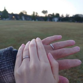 【アイプリモ(I-PRIMO)の口コミ】 3石ダイヤモンドが入っており華やかで、またシェイプがストレートでシンプ…