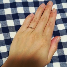 【銀座ダイヤモンドシライシの口コミ】 担当していただいた方が指の形をみて似合うデザインを案内してくれました…