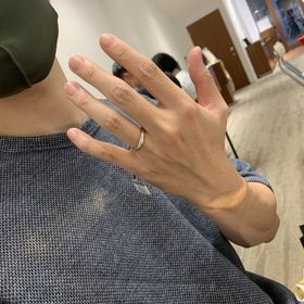 【銀座ダイヤモンドシライシの口コミ】 普段は指輪をしないので、定番のものを考えていました。
しかし、何本か付…