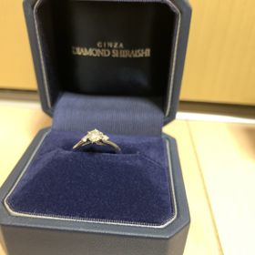 【銀座ダイヤモンドシライシの口コミ】 細身でウェーブが緩くかかっているデザインを中心に探したいと言うところ…