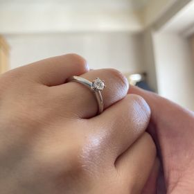 【ティファニー(Tiffany & Co.)の口コミ】 主人が一生懸命選んでくれたのですが、私の指に合うようにダイヤの大きさ…