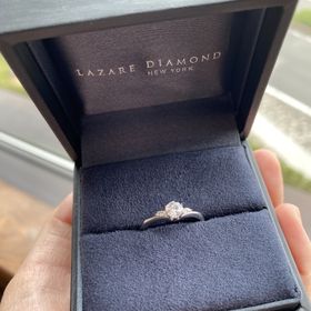 【ラザール ダイヤモンド(LAZARE DIAMOND)の口コミ】 指はふっくら短めなので、ストレートや太めのリングが似合わず悩んでいた…
