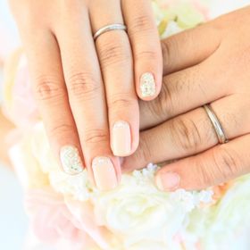 【ジュエリーツツミ(JEWELRY TSUTSUMI)の口コミ】 私は指輪の側面にダイヤモンドが入っている指輪を探していました。あと素…