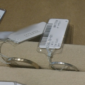 【AbHeri(アベリ)】の口コミ 表面はマットでシンプルなデザインのため一見シンプルなリングかと思いまし...