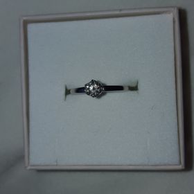 【アイプリモ(I-PRIMO)の口コミ】 デザインは極力シンプルなものが好きだったので、この指輪を見たときにピ…