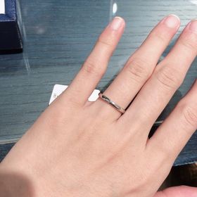 【4℃ BRIDAL(ヨンドシーブライダル)の口コミ】 プラチナのリングで探していたので、店員さんがこれがおすすめですと
紹介…