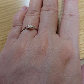 【アイプリモ(I-PRIMO)の口コミ】 キタルファ(婚約指輪)を先に気に入って、ルキナ(結婚指輪)と合わせて着け…