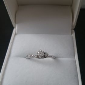 【MILK&Strawberry(ミルクアンドストロベリー)の口コミ】 前々からネットで、重ね付けも出来そうな、指が細長く見える細身のデザイ…