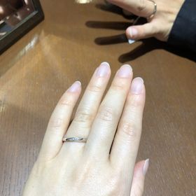 【TRECENTI(トレセンテ)の口コミ】 ストレートの指輪は、候補に挙げていなかったのですが、実際に着けてみる…