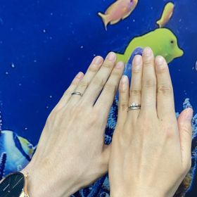 【銀座ダイヤモンドシライシの口コミ】 Vタイプの型の指輪ですが、デザインが左上がりにダイヤが埋め込まれている…