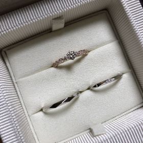 【AMOUR AMULET(アムール・アミュレット)の口コミ】 デザインですかね、最初に見たときにコレだ！と思いました。シンプル過ぎ…