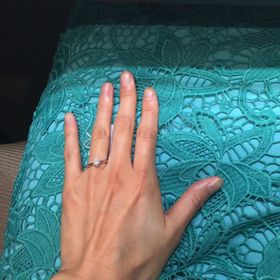 【アイプリモ(I-PRIMO)の口コミ】 とても王道な、"the婚約指輪“といったかんじです。リングの太…