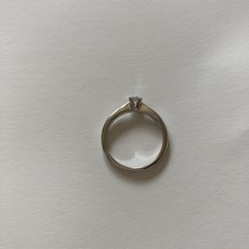 【4℃ BRIDAL(ヨンドシーブライダル)の口コミ】 デザインが物々しくなくて、シンプル、ダイヤが大きく見えるデザインが気…