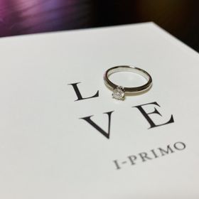 【アイプリモ(I-PRIMO)の口コミ】 彼女はシンプルなものが好きなので
シンプルで王道の婚約指輪のデザインが…