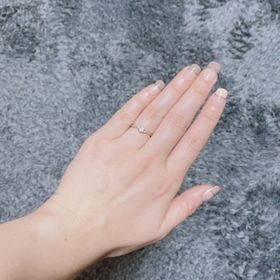 【VANillA(ヴァニラ)の口コミ】 リングはS字のデザインで指を綺麗に見せてくれます。
付けた時、対面から…