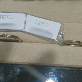 【AbHeri(アベリ)の口コミ】 シンプルながらデザイン性の良いものを探していたこちらが気に入り試着さ…