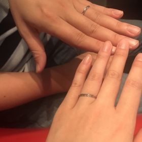 【銀座ダイヤモンドシライシの口コミ】 もともと上下片側にダイヤが埋め込まれてる他ブランドのリングに惹かれて…