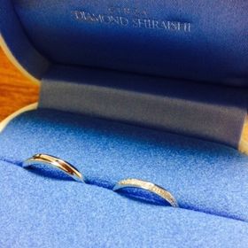 【銀座ダイヤモンドシライシの口コミ】 どの角度から見てもダイヤが見えるというこだわりと、飽きのこなそうなデ…